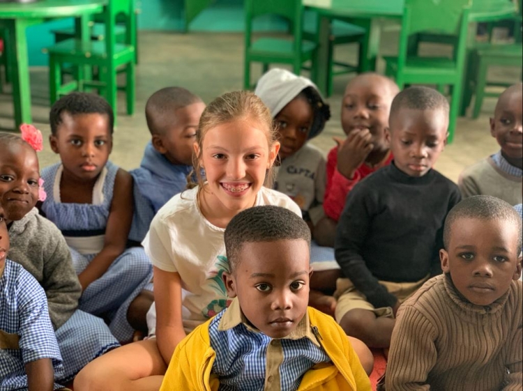  Greta accueillie comme une princesse dans  une école ivoirienne 